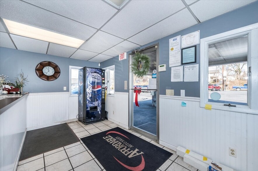 More Photos Of 422 W Loudon St, Chambersburg Auto Dealership For Sale