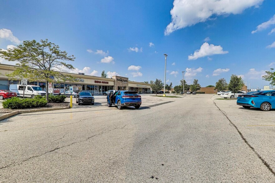 More Photos Of 675 W Golf Rd, Hoffman Estates Storefront For Lease