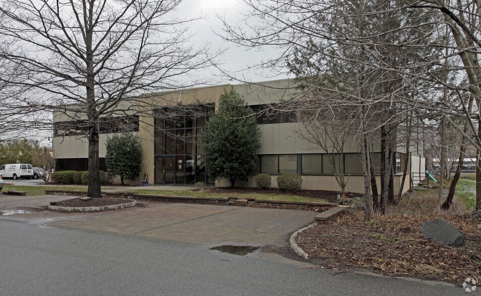 More Photos Of 29 Edison Ave, Oakland Warehouse For Lease