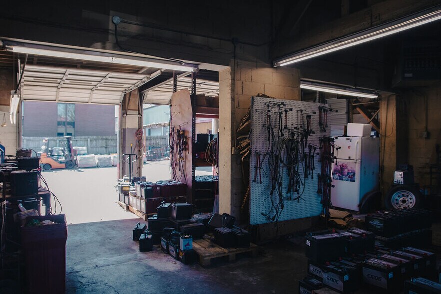 More Photos Of 601 S School Ave, Fayetteville Auto Repair For Sale