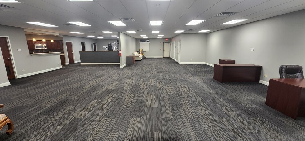 More Photos Of 16007 Executive Dr, Crest Hill Office For Sale