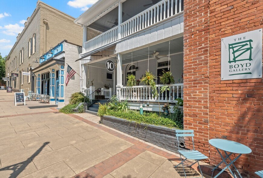 More Photos Of 10 E Washington St, Newnan Storefront Retail Residential For Sale