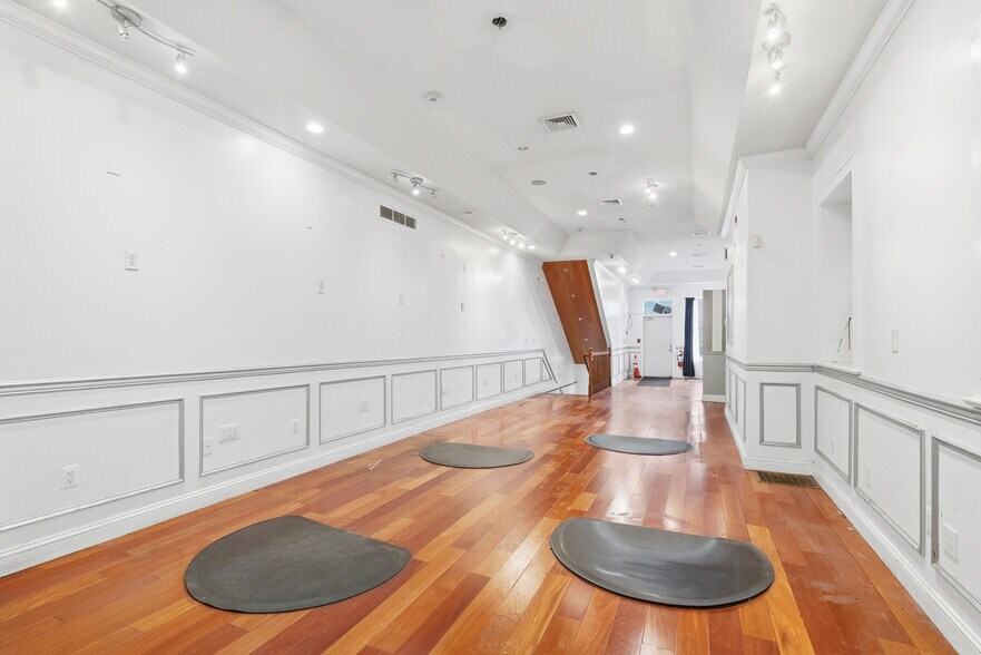 More Photos Of 329 W Girard Ave, Philadelphia Storefront Retail Residential For Lease