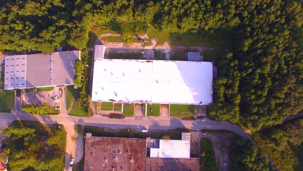 More Photos Of 315 Industrial Rd, Summerville Warehouse For Lease