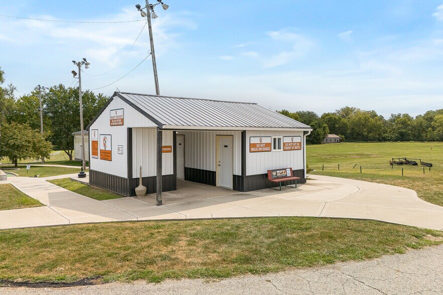 More Photos Of 6480 SE Highway 169, Saint Joseph Sports And Entertainment For Sale