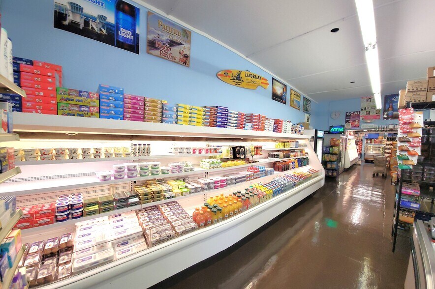 More Photos Of 21 Broadway ave, Fair Harbor Storefront Retail Residential For Sale