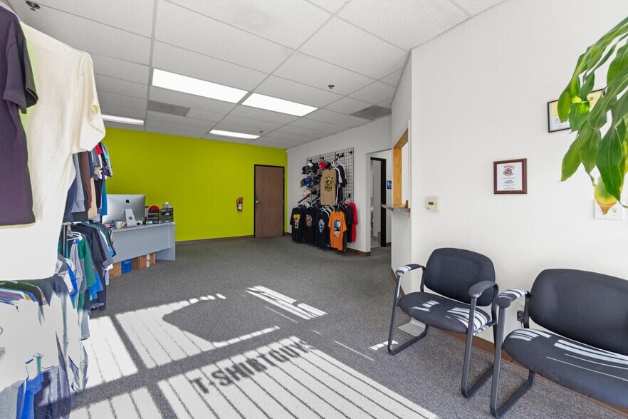 More Photos Of 661 Cochran St, Simi Valley Manufacturing For Sale