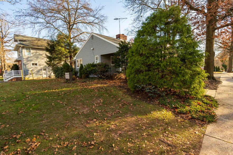More Photos Of 73 Amboy Ave, Metuchen Medical For Sale