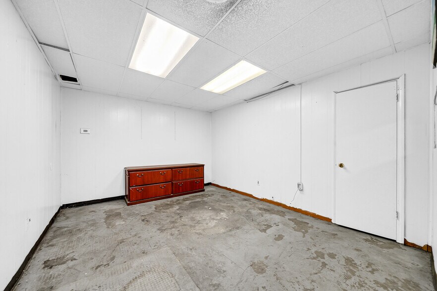 More Photos Of 406 Preston Ave, Pasadena Warehouse For Lease