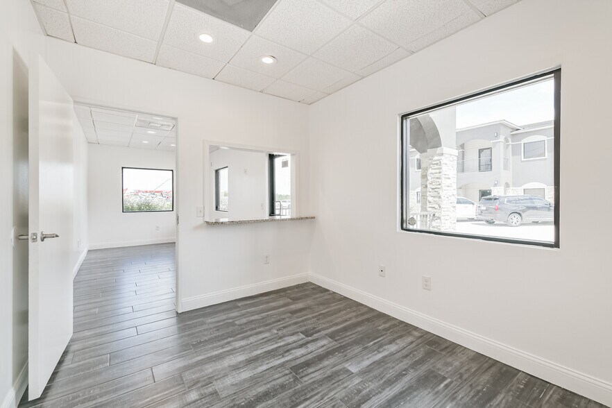 More Photos Of 20550 Townsen Blvd, Humble Office For Sale