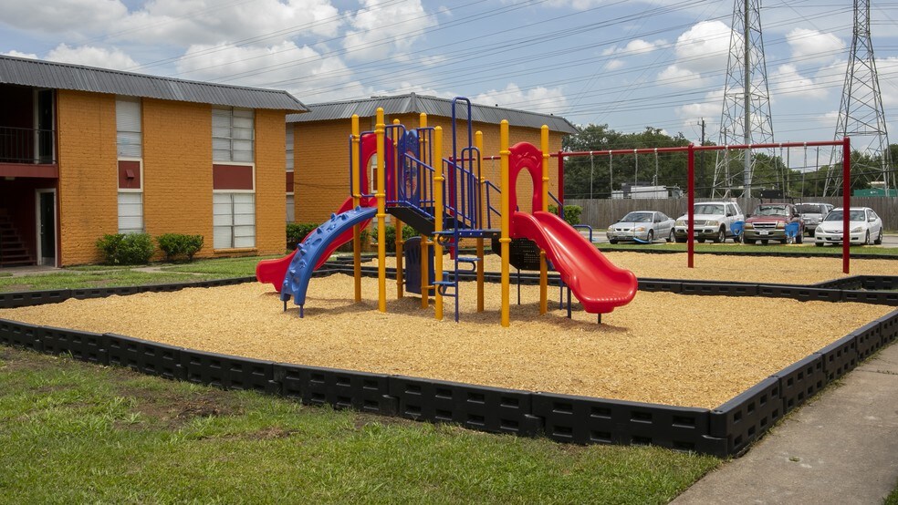 More Photos Of 701 Preston, Pasadena Apartments For Sale