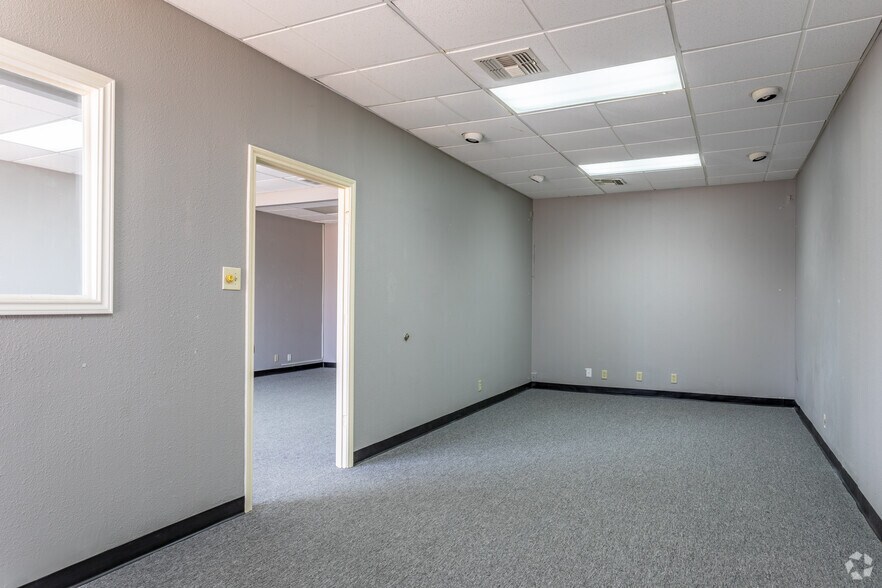 More Photos Of 10103-10123 Broadway St, San Antonio Research And Development For Lease