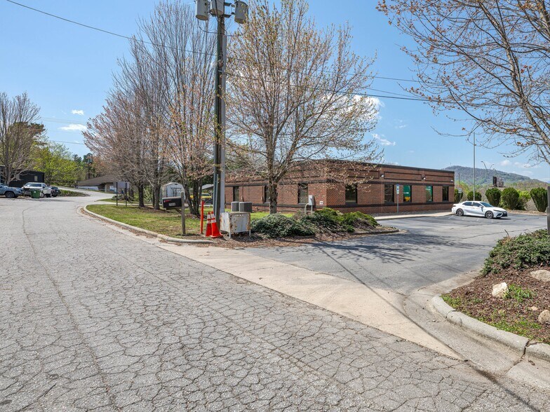 More Photos Of 786 Dogwood Rd, Asheville Office Residential For Sale