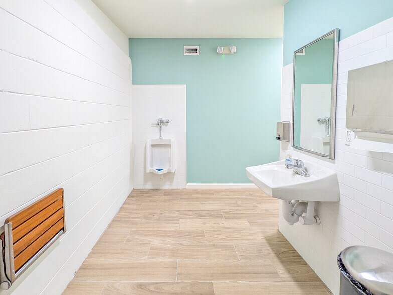 More Photos Of 9073 Heckscher Dr, Jacksonville Storefront Retail Office For Sale