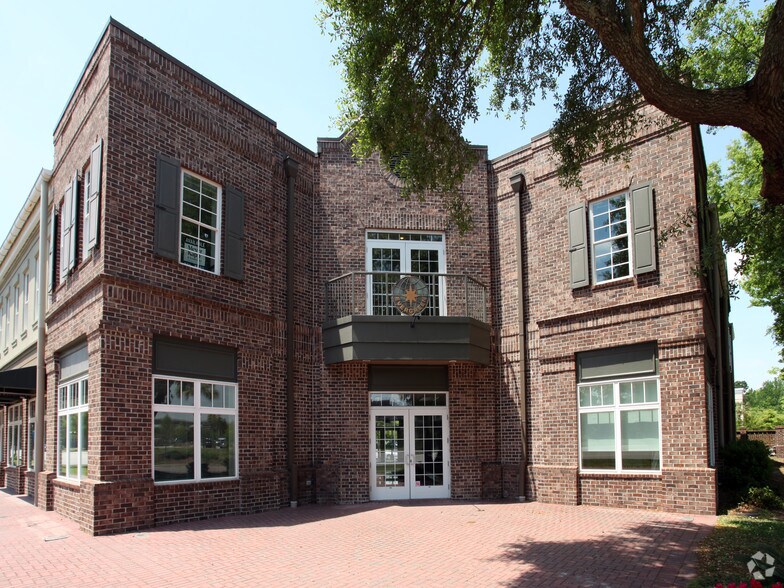 More Photos Of 210 Seven Farms Dr, Daniel Island Office For Lease