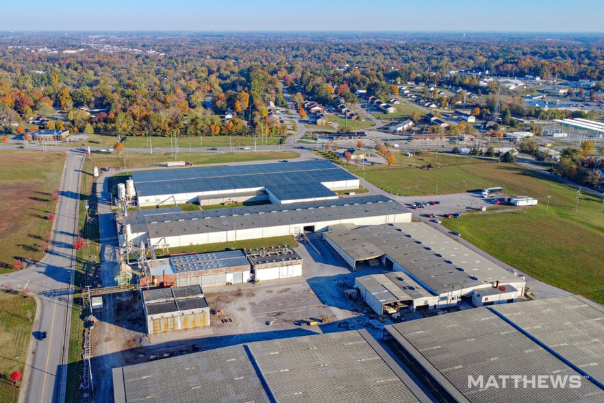 More Photos Of 310 Dover Rd, Clarksville Distribution For Lease