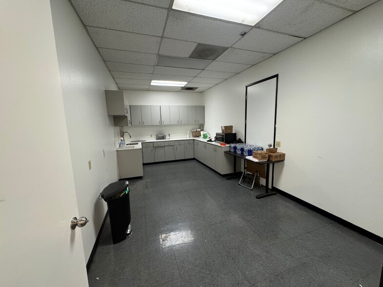 More Photos Of 8963-8969 Bradley Ave, Sun Valley Warehouse For Lease