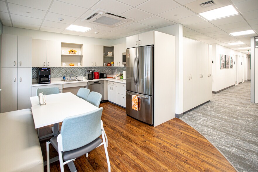 More Photos Of 54 County St, Somerset Bank For Lease