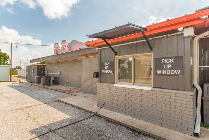 More Photos Of 7310 Highway 182 E, Morgan City General Retail For Sale