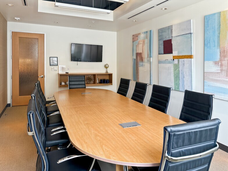 More Photos Of 11200 Broadway St, Pearland Coworking Space