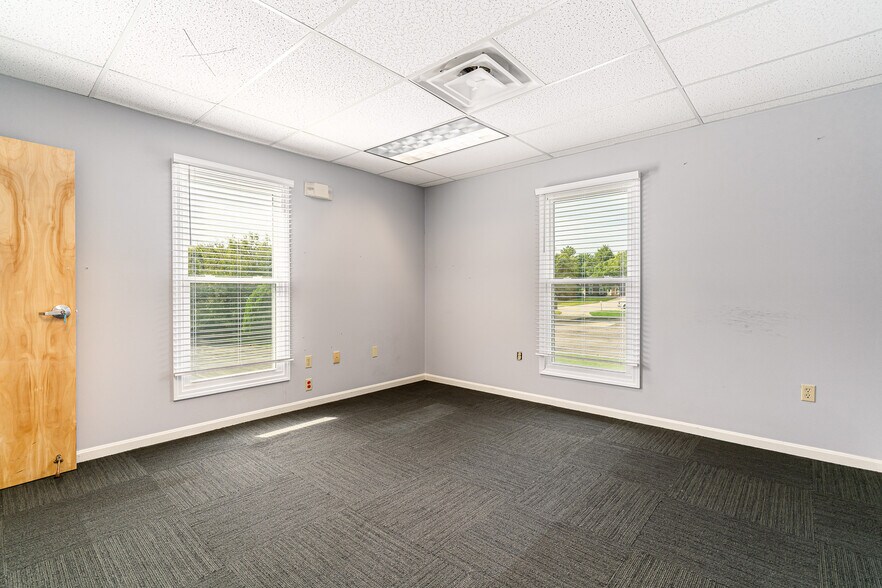 More Photos Of 617 Mulberry St, Elizabethtown Office For Sale