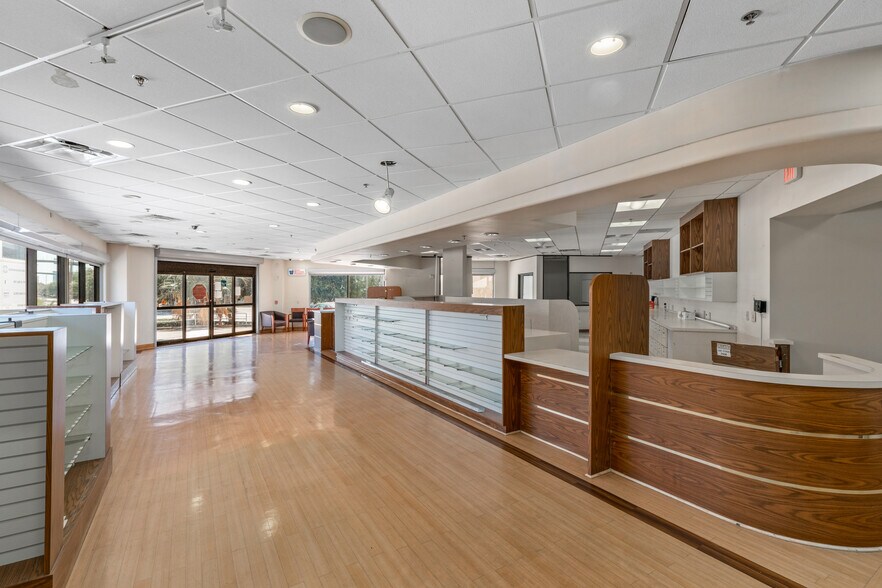 More Photos Of 7700 Main St, Houston Medical For Lease