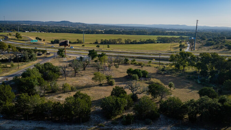 More Photos Of 3 Holiday Rd, Comfort Land For Lease