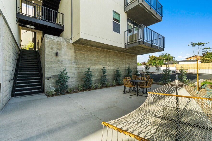 More Photos Of 1559 N Santa Fe Ave, Vista Apartments For Sale