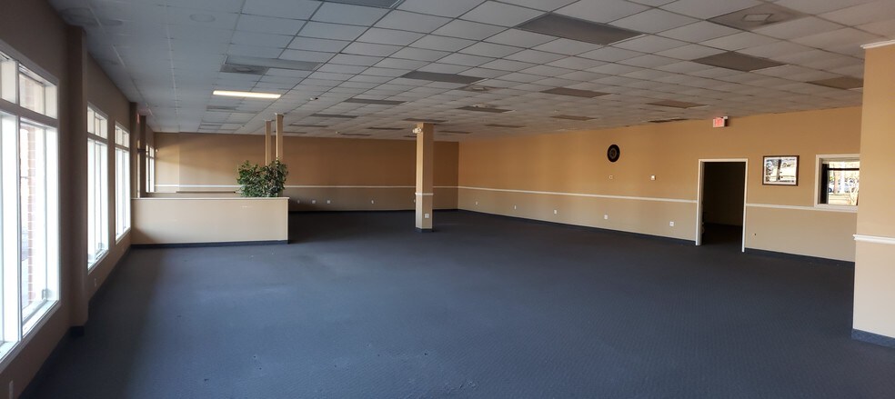 More Photos Of 201-207 W Pine St, Ponchatoula Freestanding For Lease