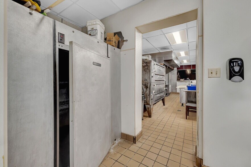 More Photos Of 905 Theodore St, Crest Hill Restaurant For Sale