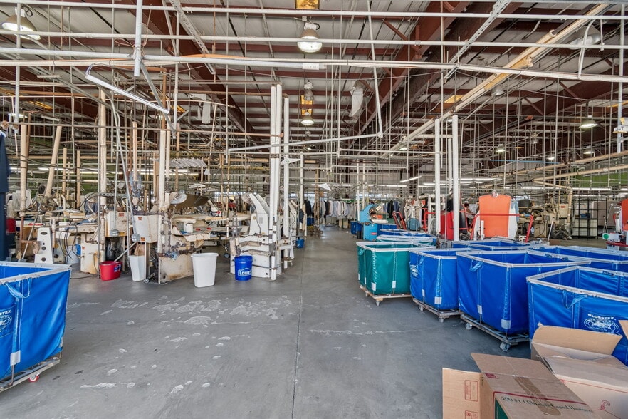 More Photos Of 9945 Race Track Rd, Tampa Industrial For Sale