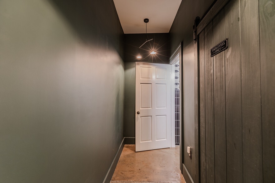 More Photos Of 1522 Bull St, Savannah Storefront For Sale