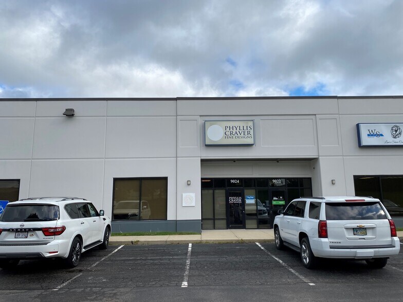 More Photos Of 8990-9054 Cotter St, Lewis Center Showroom For Sale