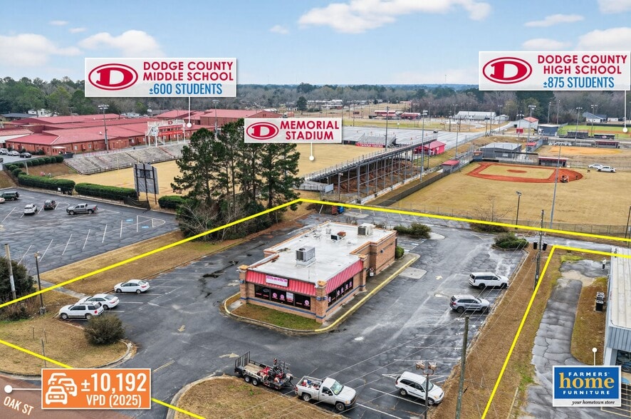 More Photos Of 6121 Oak St, Eastman Restaurant For Sale