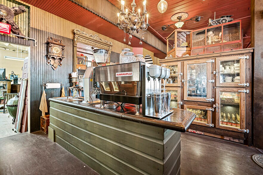 More Photos Of 103 S 6th St, Brownfield Restaurant For Sale