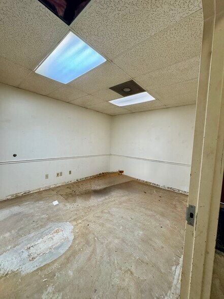 More Photos Of 4896 Deaton Rd, Trinity Warehouse For Lease