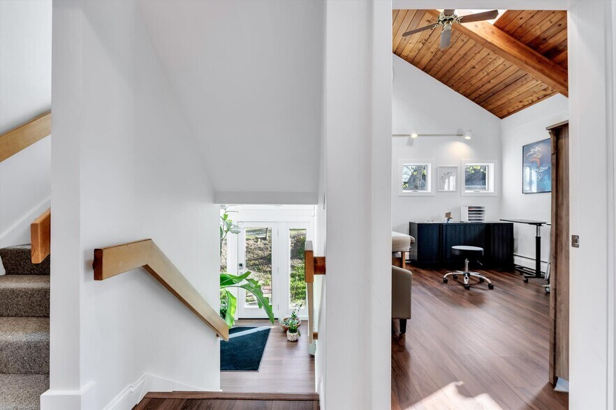 More Photos Of 1049 Main St, West Barnstable Medical For Sale