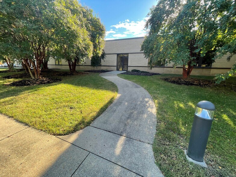 More Photos Of 13203 N Enon Church Rd, Chester Office For Lease