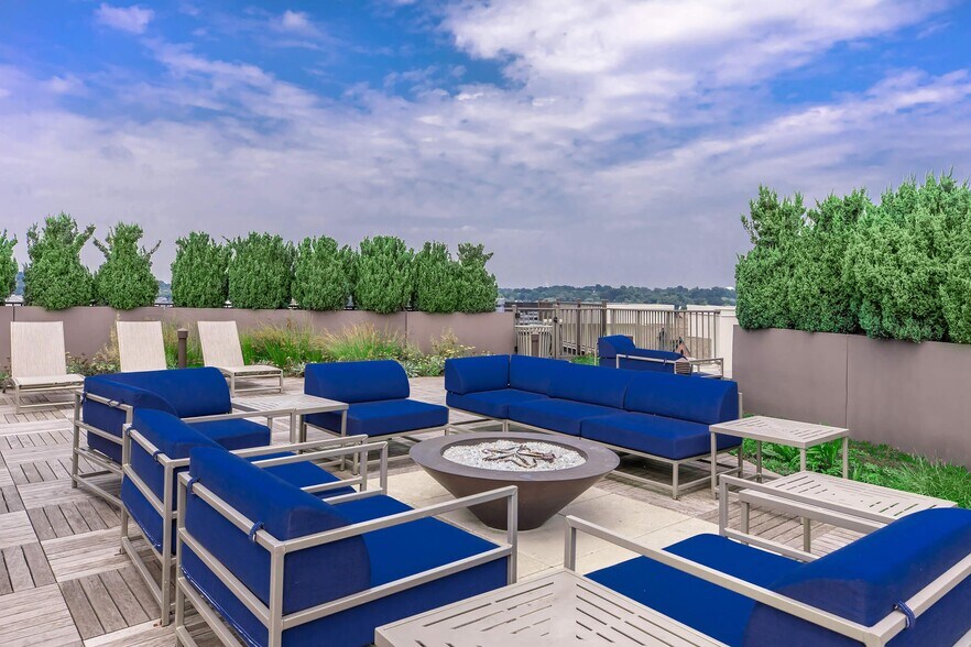 More Photos Of 515 West Ave, Norwalk Unknown For Lease