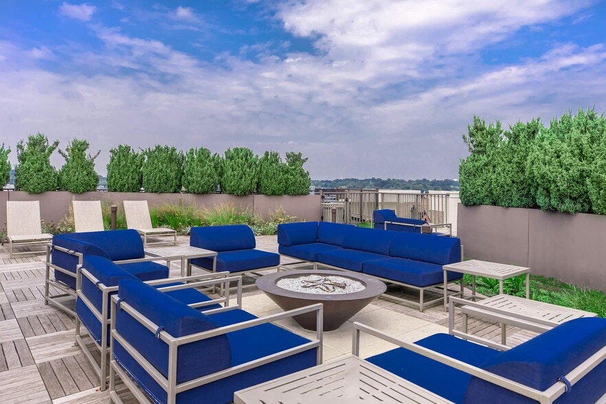 More Photos Of 515 West Ave, Norwalk Unknown For Lease