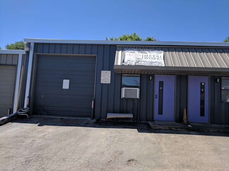 More Photos Of 2309-2311 Thornton Rd, Austin Warehouse For Lease