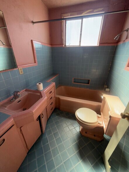 More Photos Of 3 S Wood St, Salinas Storefront Retail Residential For Sale