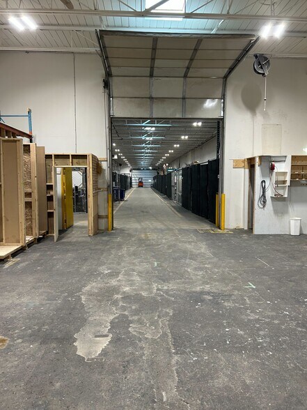 More Photos Of 4030 8th St SE, Calgary Warehouse For Lease