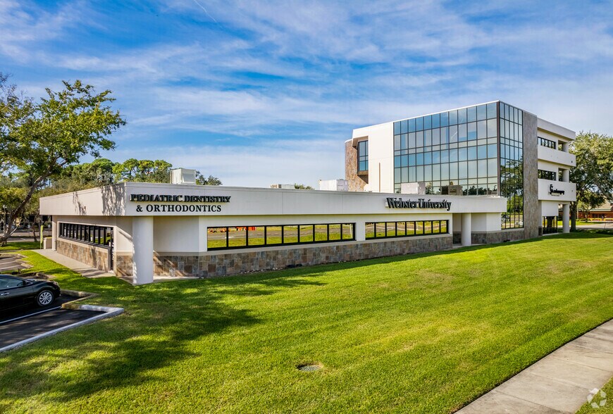 More Photos Of 10701 Danka Way N, Saint Petersburg Office For Sale
