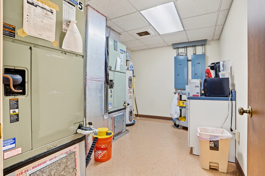 More Photos Of 12625 40th St N, Clearwater Warehouse For Sale
