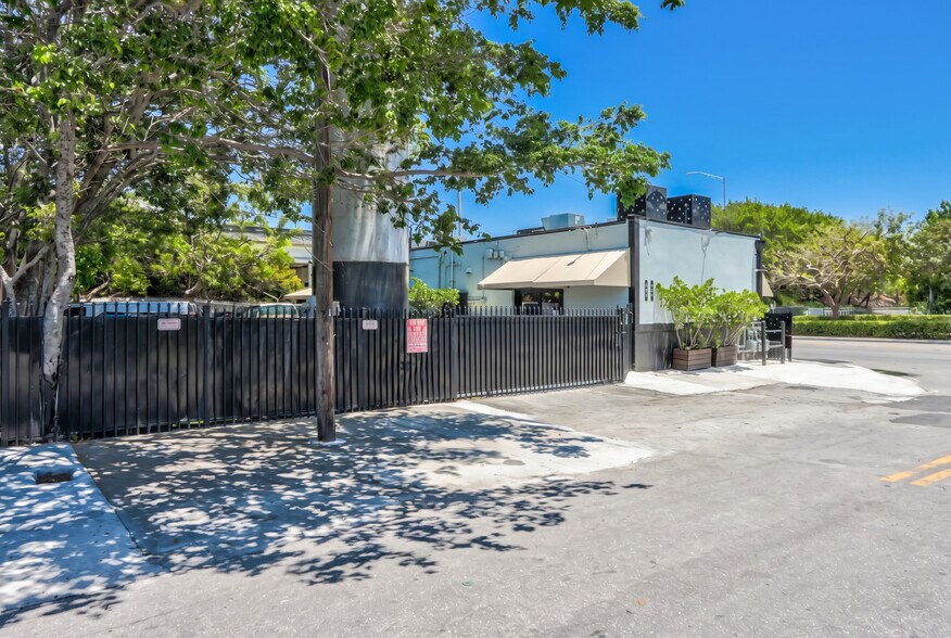 More Photos Of 643 NW 20th St, Miami Freestanding For Sale