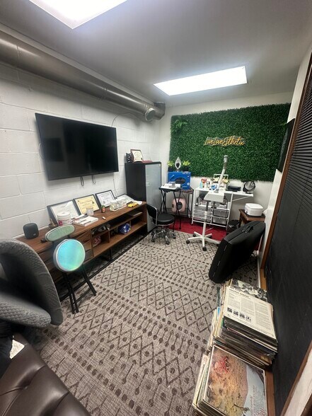 More Photos Of 1248 S Fairfax Ave, Los Angeles Light Manufacturing For Lease