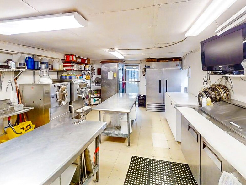 More Photos Of 3150 W 32nd St, Erie Fast Food For Sale