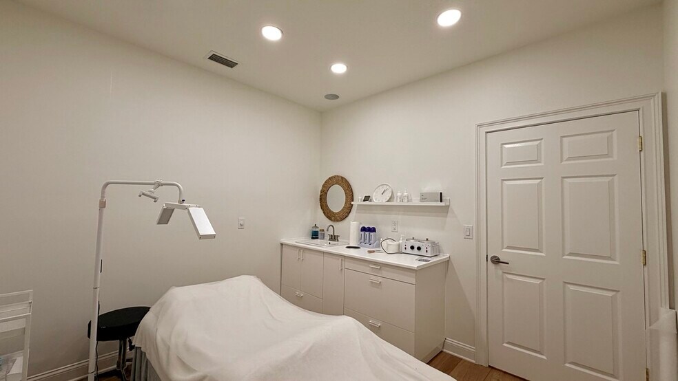 More Photos Of 13400 Sutton Park Dr S, Jacksonville Office For Sale