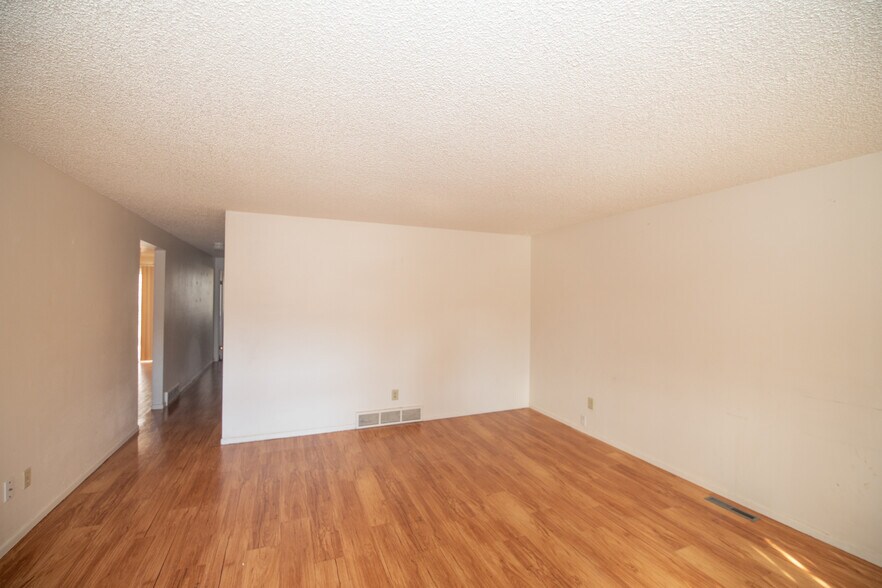 More Photos Of 208 E Saint Clair Ave, Longmont Apartments For Sale